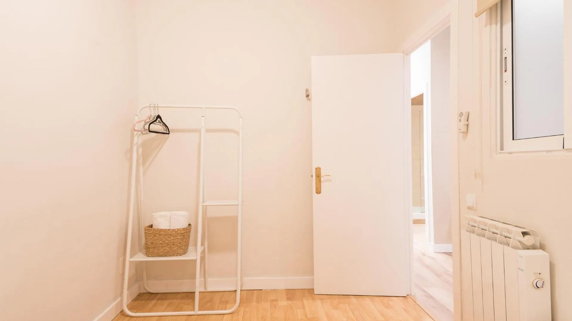 Sunny Central Apartment With A 100M2 City Oasis Βαρκελώνη