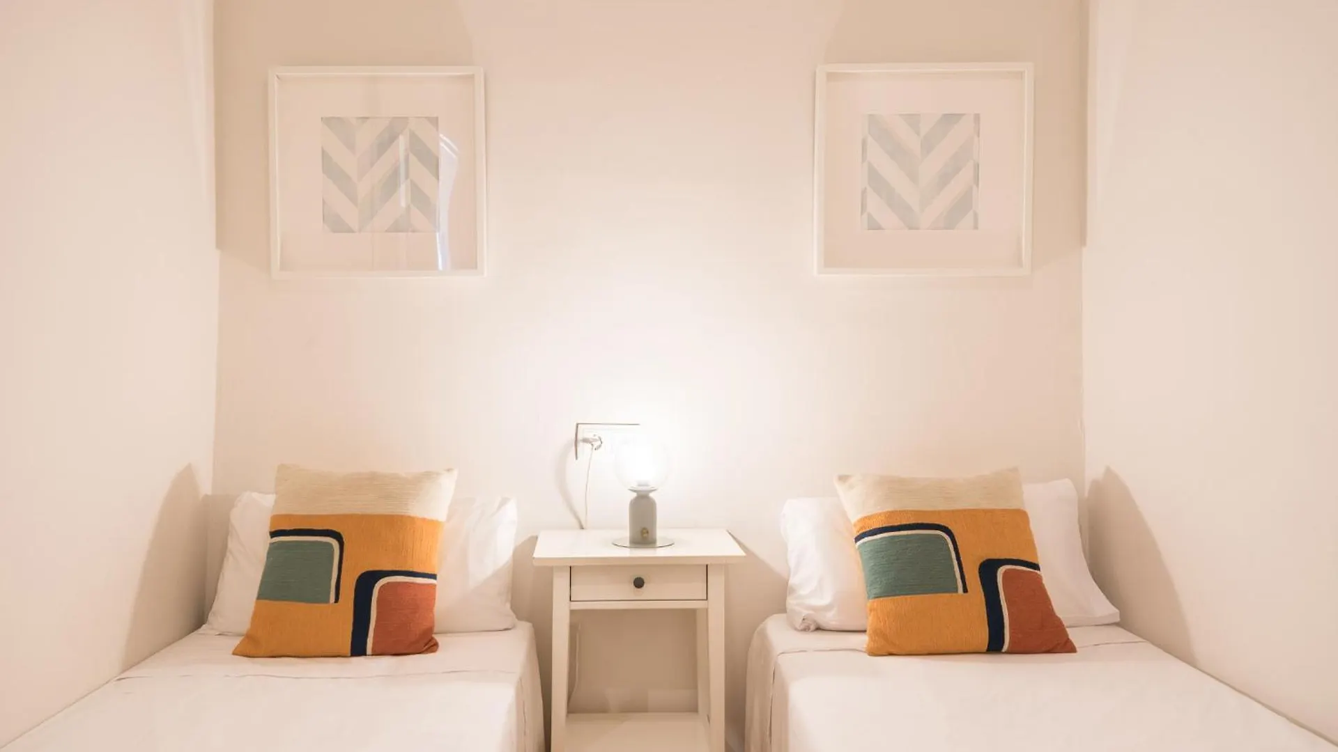Sunny Central Apartment With A 100M2 City Oasis Βαρκελώνη