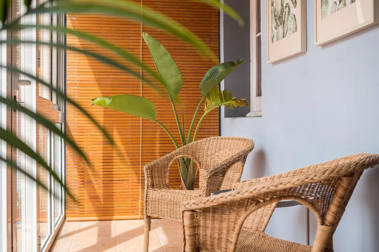 Sunny Central Apartment With A 100M2 City Oasis バルセロナ