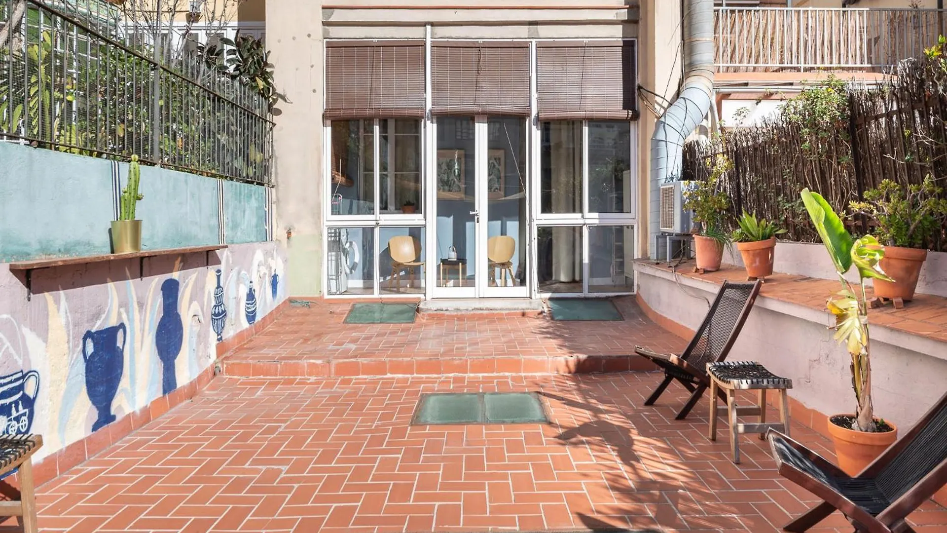 Sunny Central Apartment With A 100M2 City Oasis バルセロナ 0*,  スペイン