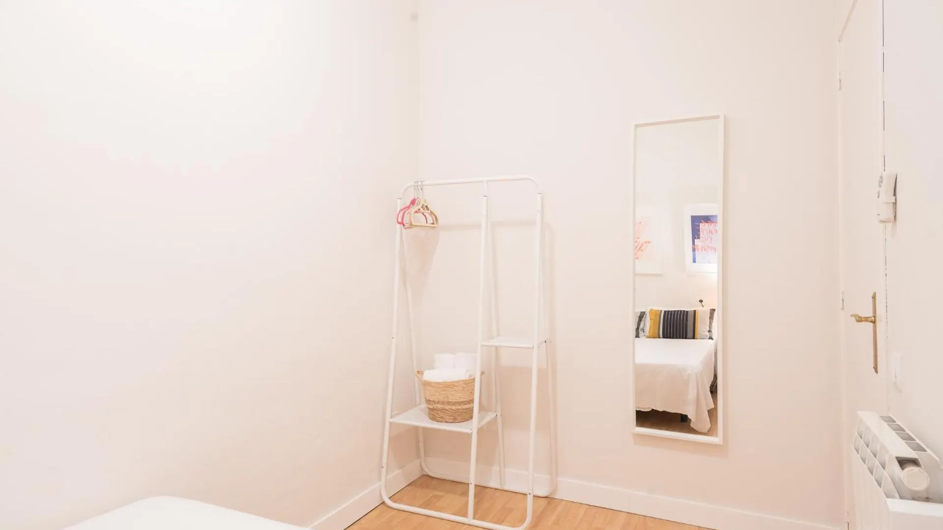 Sunny Central Apartment With A 100M2 City Oasis バルセロナ