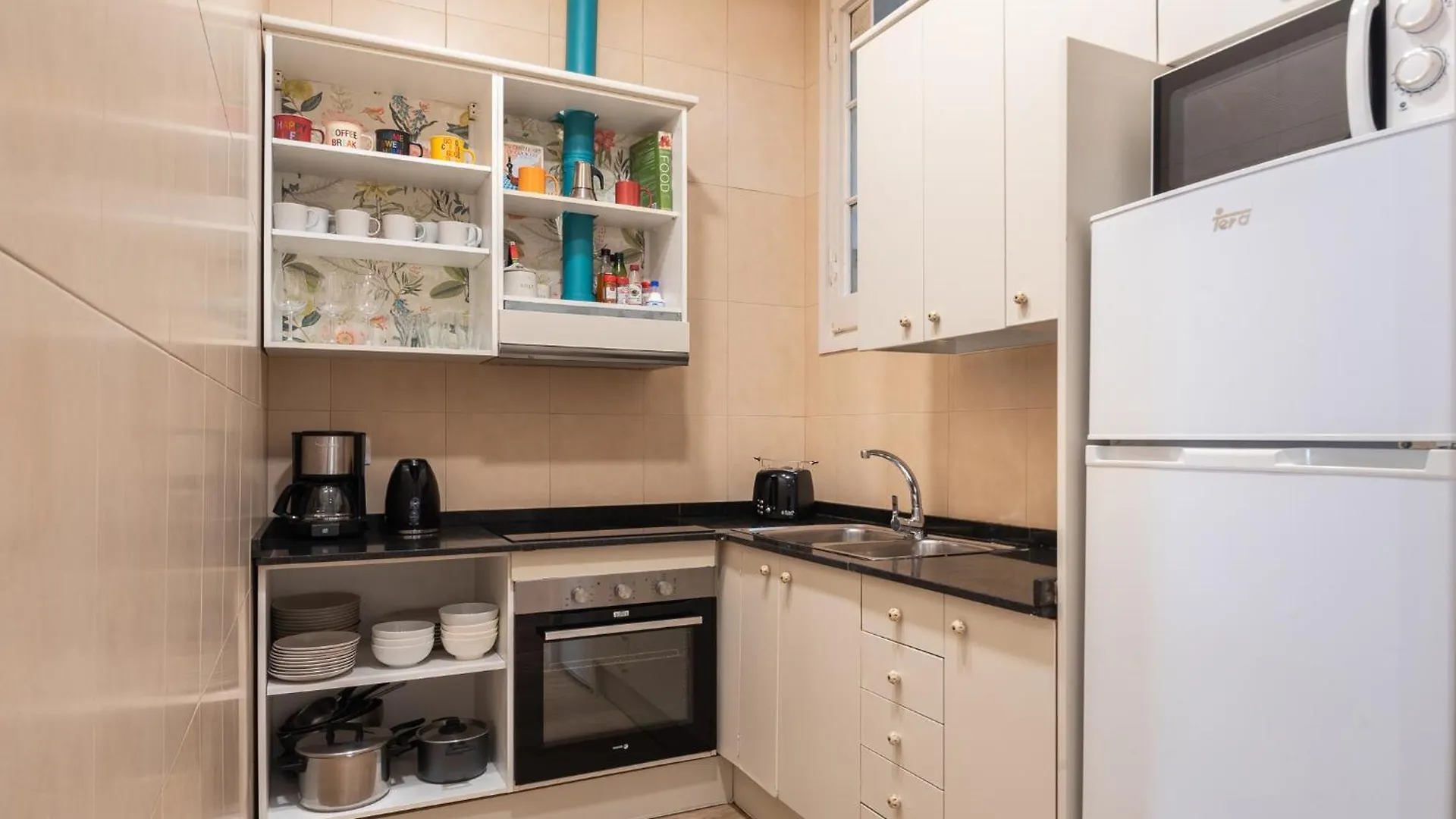 Sunny Central Apartment With A 100M2 City Oasis バルセロナ 0*,